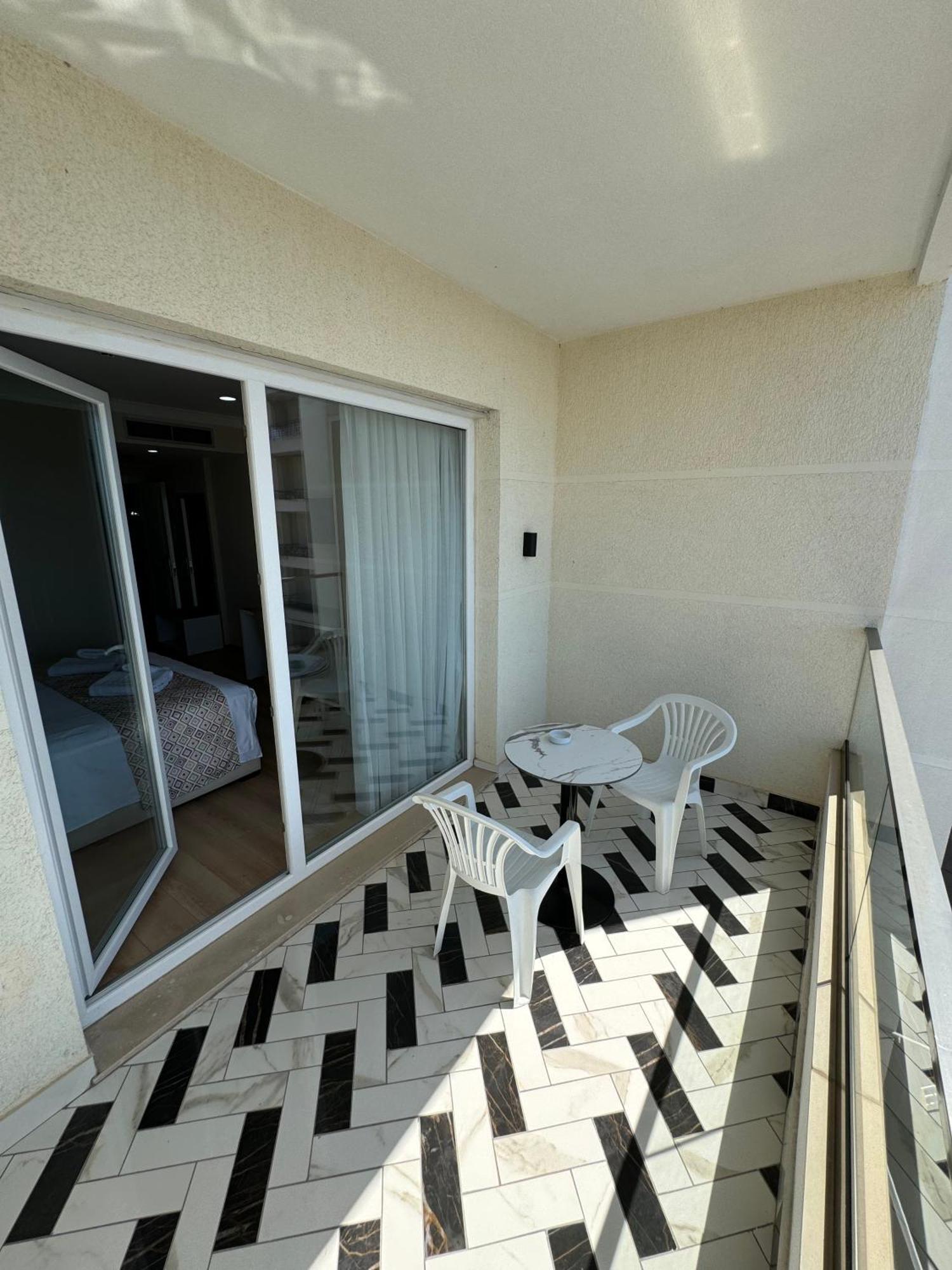 Hotel Britania Vlorë Rum bild