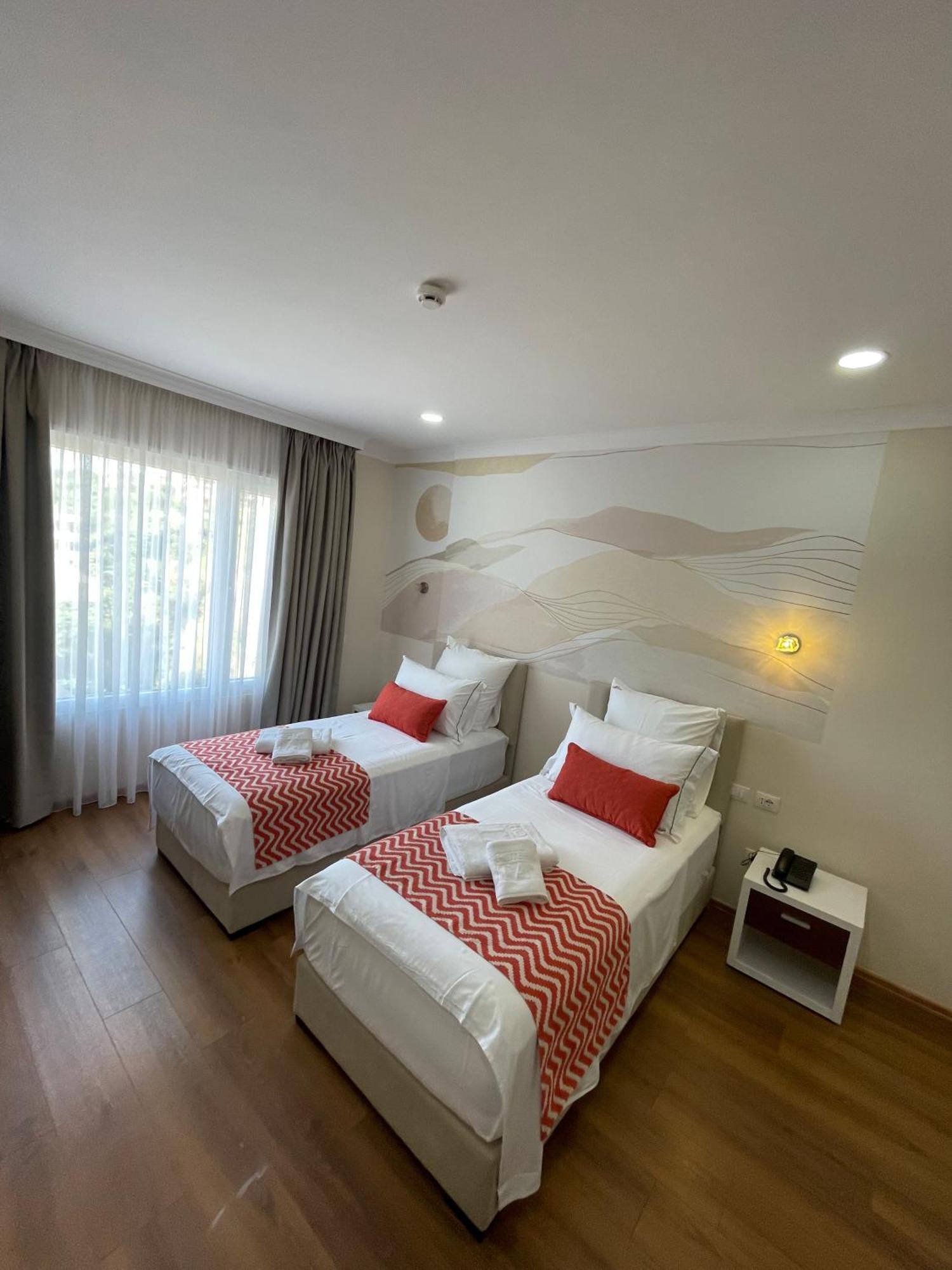 Hotel Britania Vlorë Rum bild