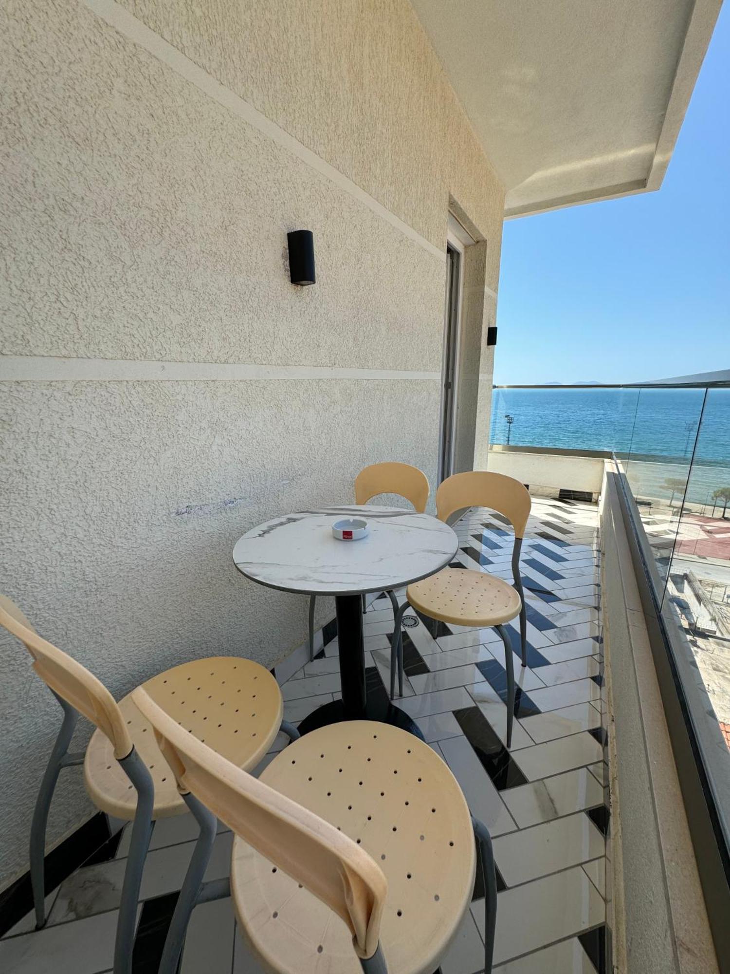 Hotel Britania Vlorë Rum bild