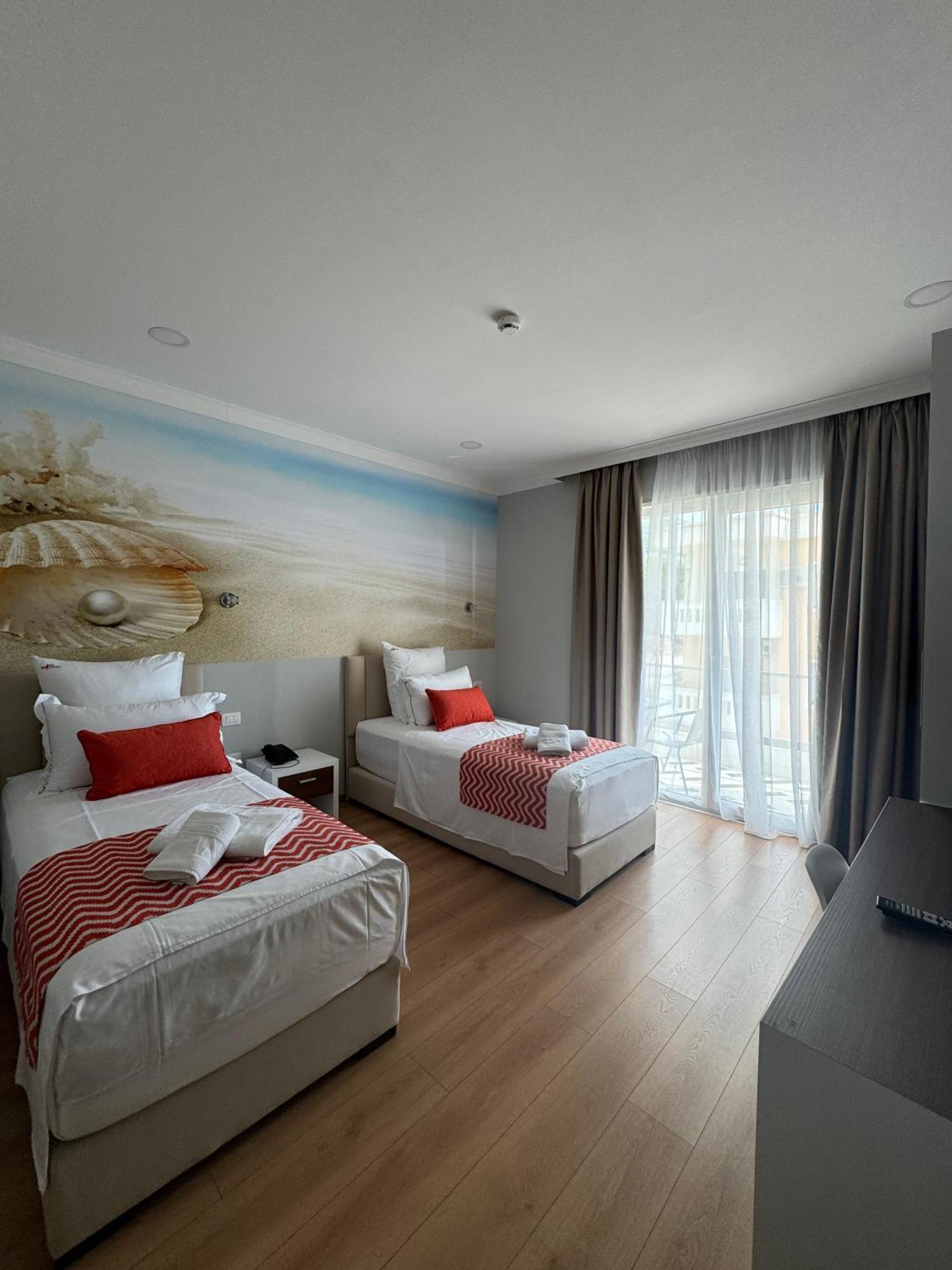 Hotel Britania Vlorë Exteriör bild