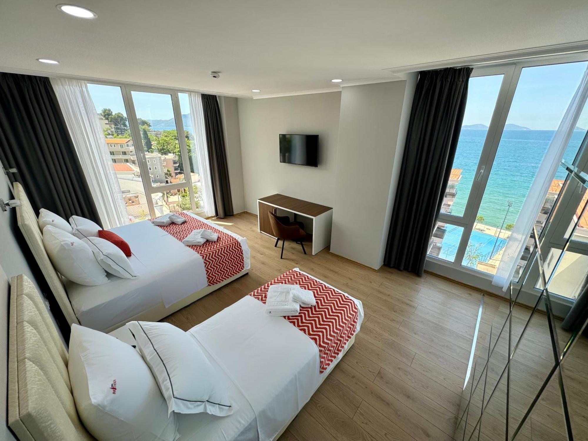 Hotel Britania Vlorë Exteriör bild