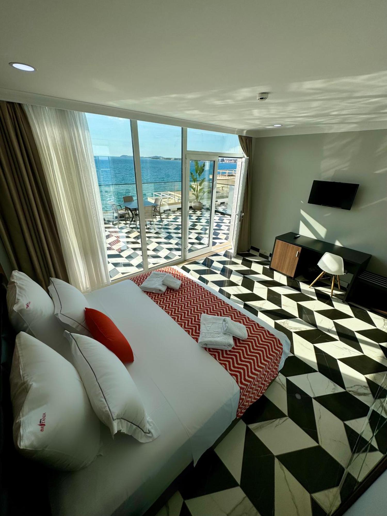 Hotel Britania Vlorë Exteriör bild