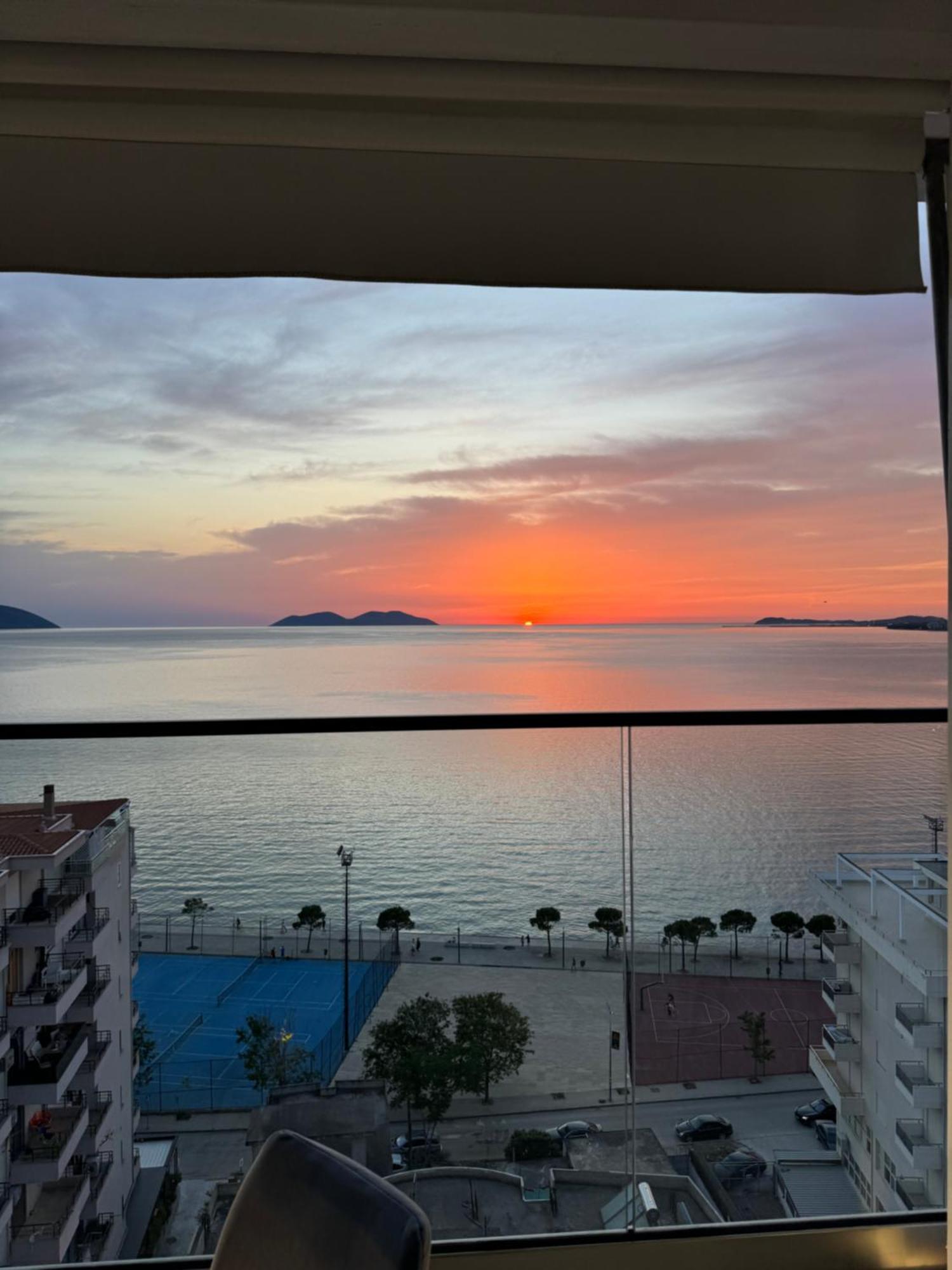 Hotel Britania Vlorë Exteriör bild