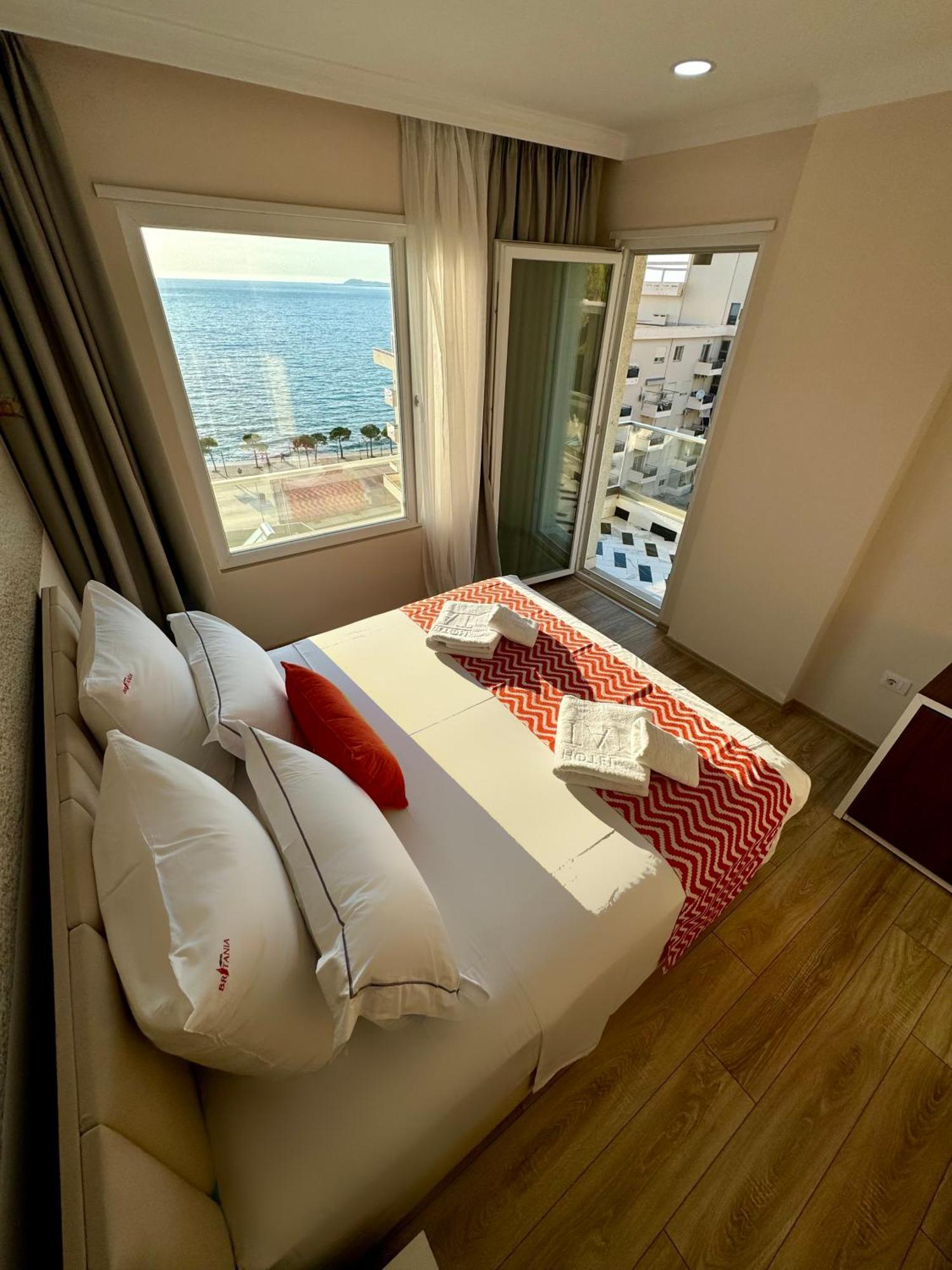 Hotel Britania Vlorë Exteriör bild