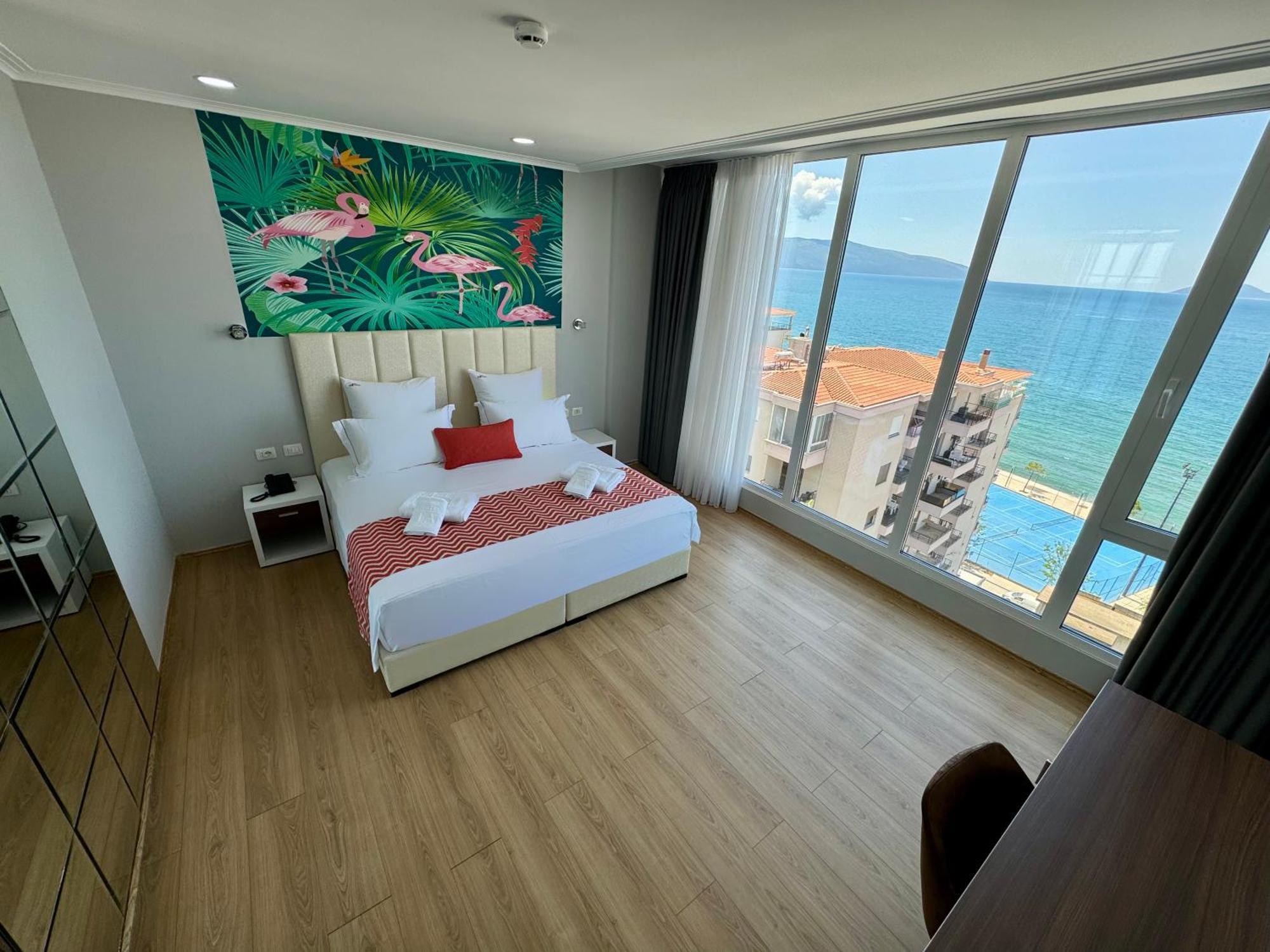 Hotel Britania Vlorë Exteriör bild
