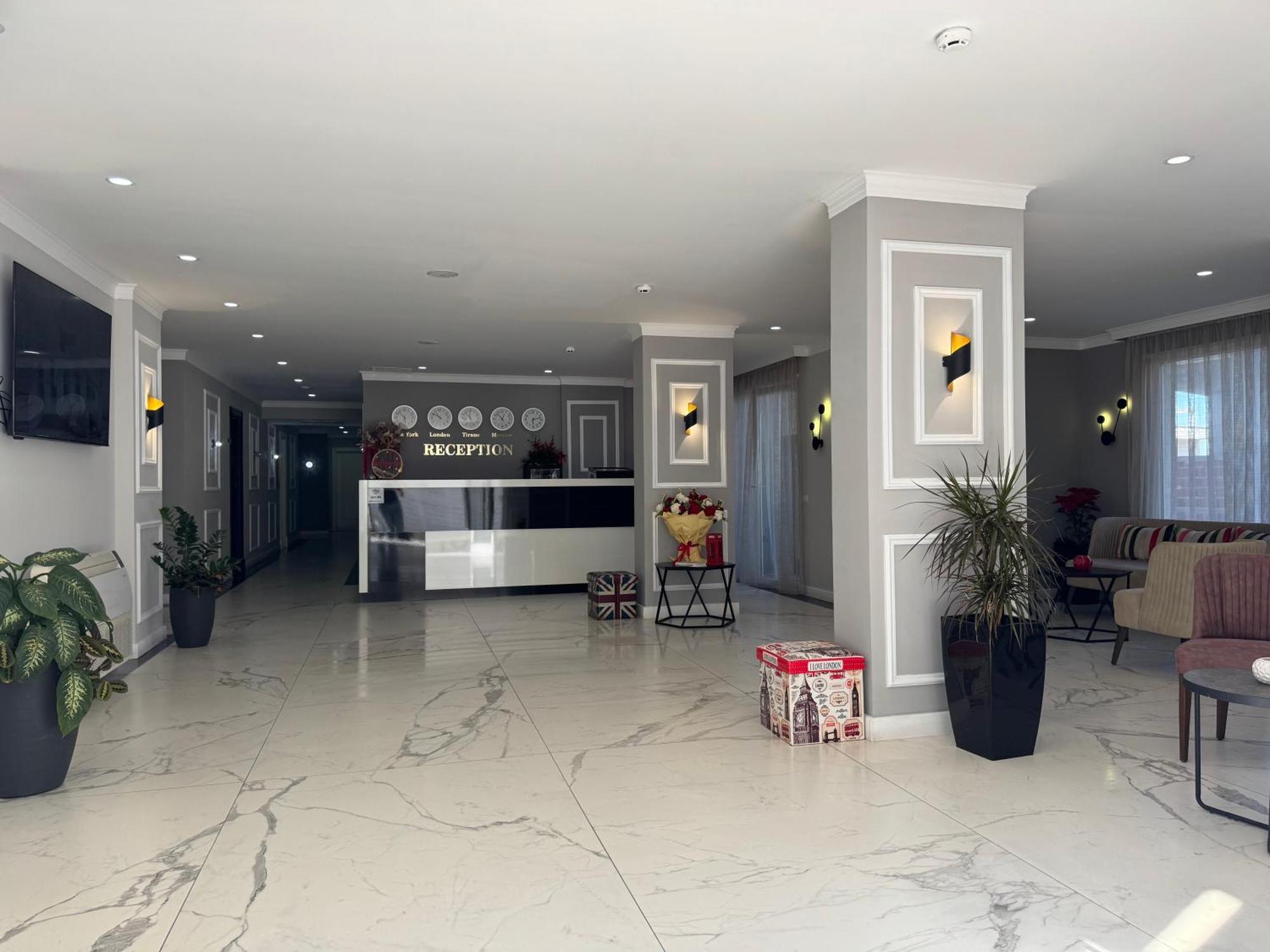 Hotel Britania Vlorë Exteriör bild
